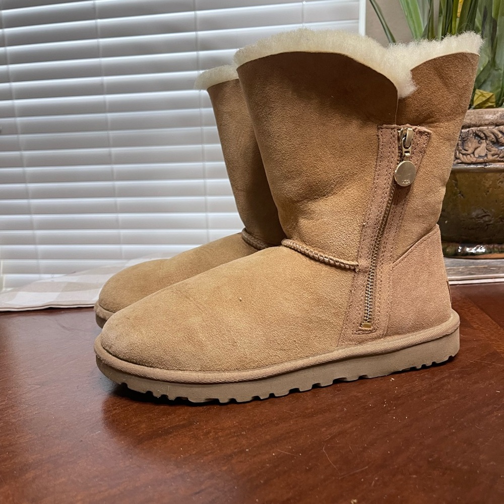 Ugg Bailey Zip Short boots
